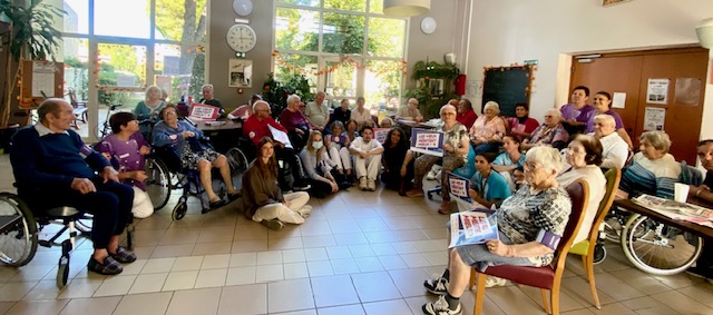 Mobilisation Les vieux méritent mieux à l'EHPAH Les jardins des tuilleries